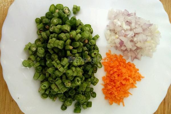 豇豆酱油炒饭的做法图解2