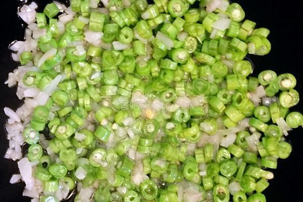 豇豆酱油炒饭的做法图解4