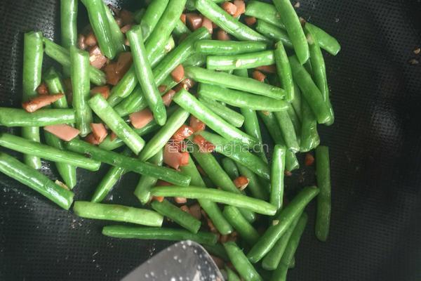 烤肠炒四季豆的做法图解6