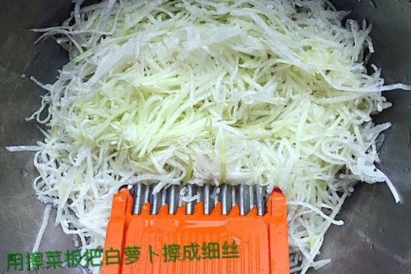 【白萝卜丝鲫鱼汤】的做法图解3