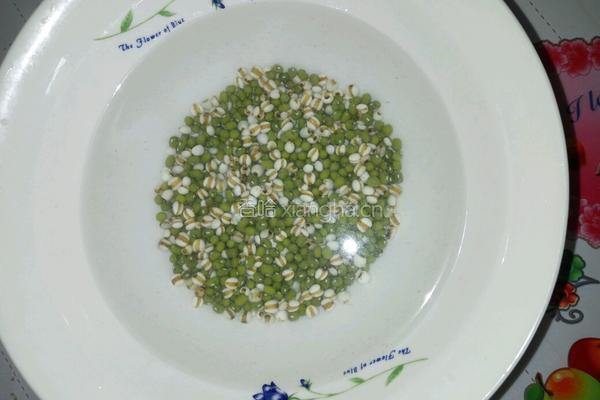 绿豆薏米粥的做法图解2