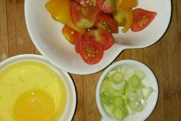 鱼丸鸡蛋长寿面的做法图解2