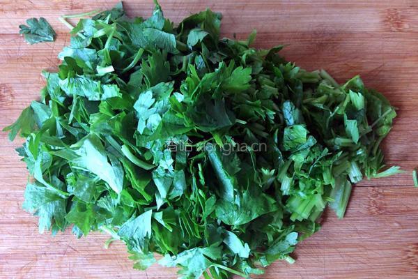排骨烧土豆芹菜的做法图解3