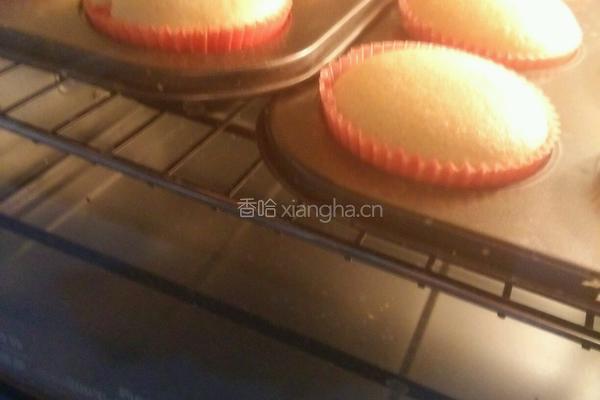 海绵杯子蛋糕的做法图解9