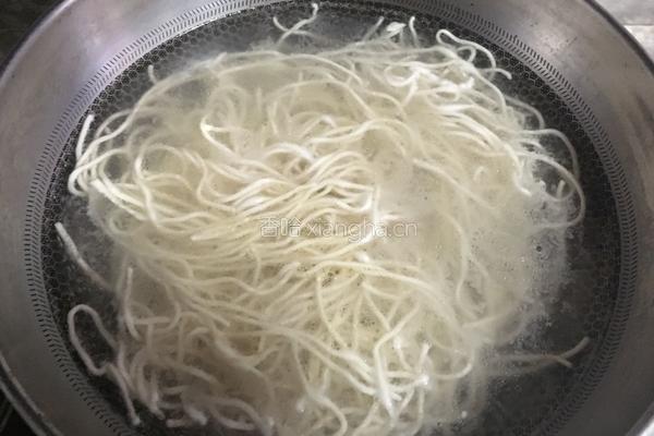 彩俏炒面的做法图解1