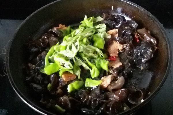 黑木耳炒肉片的做法图解8
