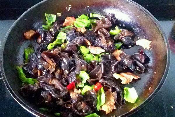 黑木耳炒肉片的做法图解9