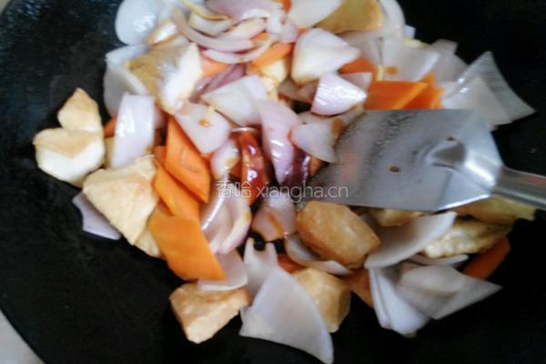 豆腐干炒洋葱胡萝卜片的做法图解11