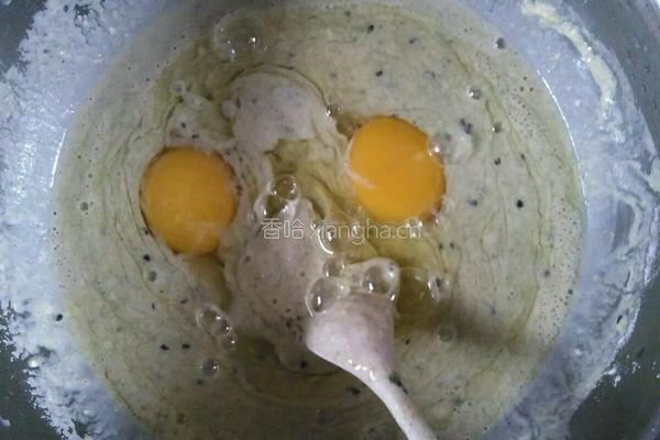 绿豆黑芝麻鸡蛋饼的做法图解1
