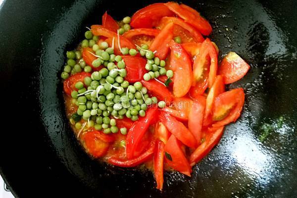 西红柿豌豆牛肉汤的做法图解6