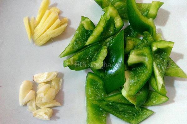 肉沫圆椒炒菜花的做法图解2