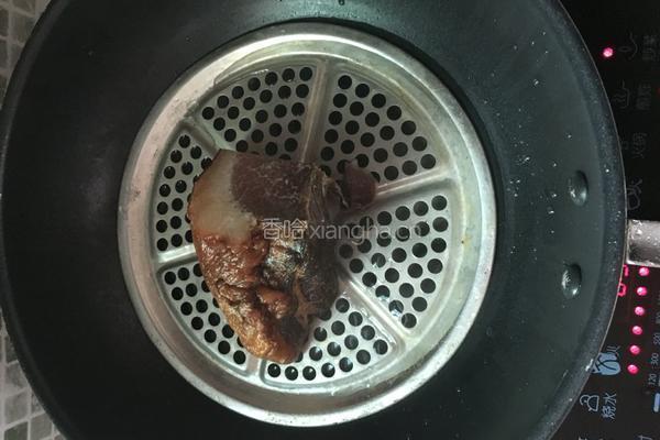 土豆腊肉焖大米饭的做法图解2