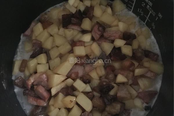 土豆腊肉焖大米饭的做法图解10