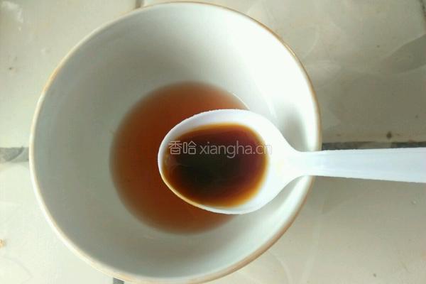 洋葱炒火腿肠的做法图解3