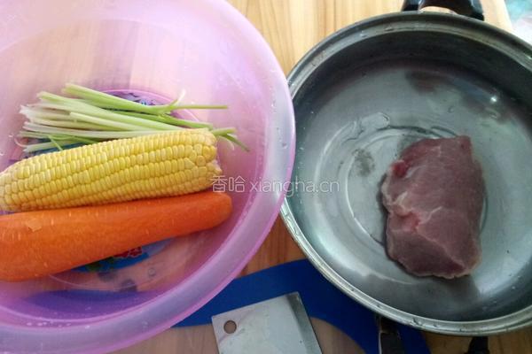 胡萝卜玉米饺子的做法图解2