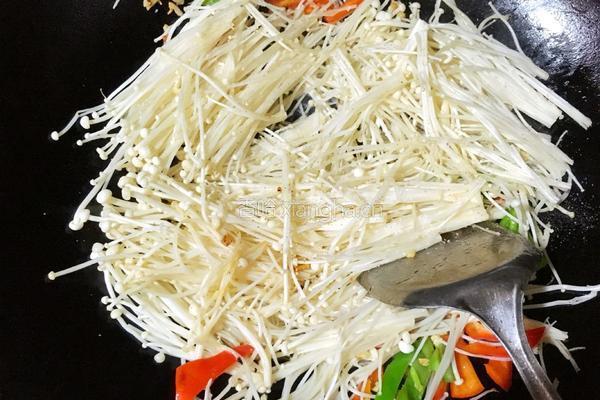 蒜香双椒金针菇的做法图解9