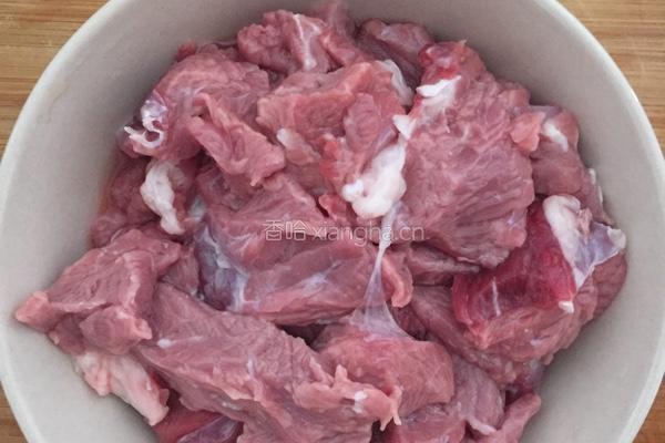 西红柿炖牛肉的做法图解1
