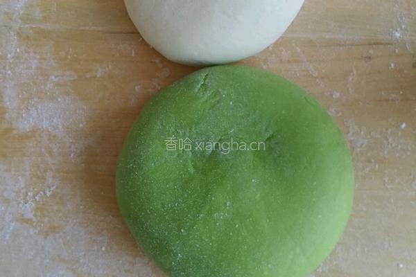 青椒猪肉饺子的做法图解1