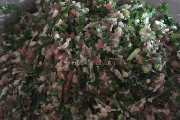 猪肉三鲜大馅水饺的做法图解5