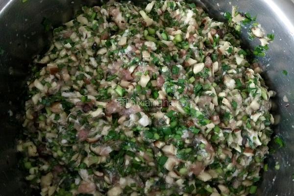 韭菜香菇肉馅饺子的做法图解1