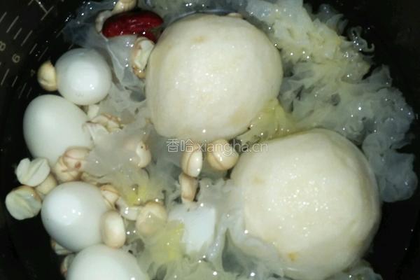 雪梨莲子糖水的做法图解2