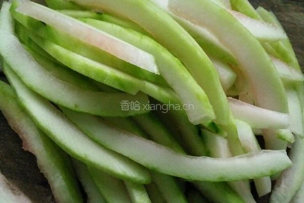 番茄炒西瓜皮的做法图解1