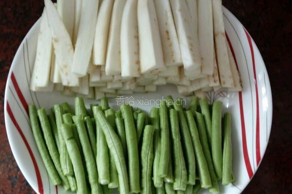 豆角茄子炒肉的做法图解1