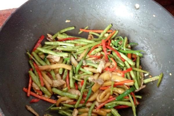 豆角茄子炒肉的做法图解7