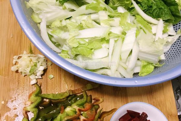 辣炒白菜的做法图解2