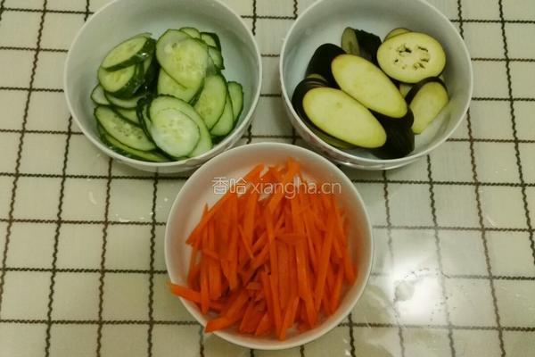 五彩手擀面的做法图解1