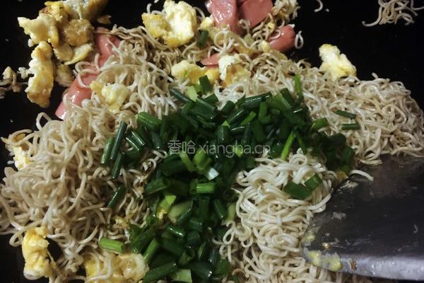 火腿鸡蛋炒面的做法图解8