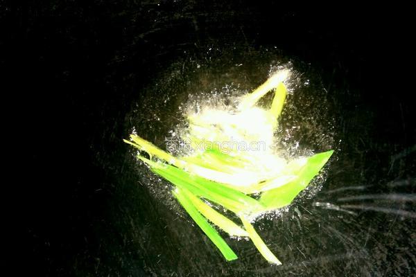 爆炒腊味荷兰豆的做法图解3