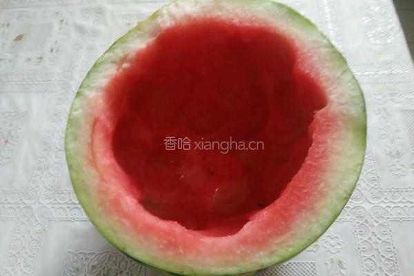凉拌西瓜皮的做法图解1