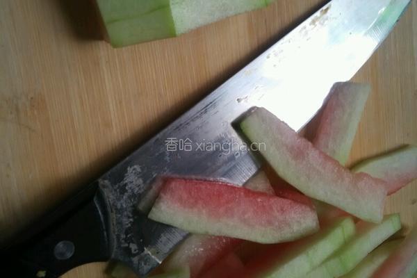 凉拌西瓜皮的做法图解3