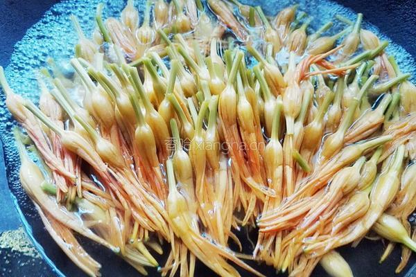 凉拌黄花菜的做法图解5