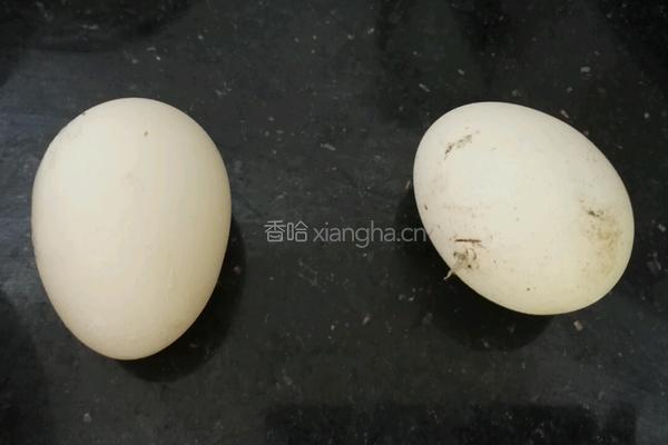腊肠煎蛋的做法图解1
