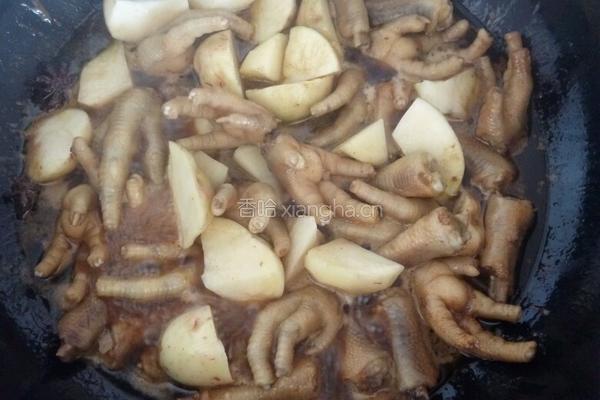 土豆烧鸡爪的做法图解6