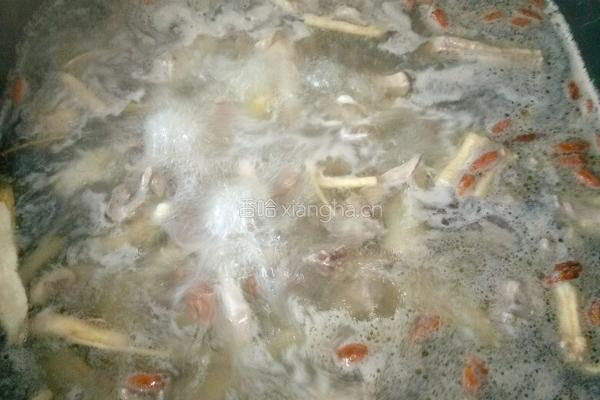 鸽子药膳汤的做法图解4