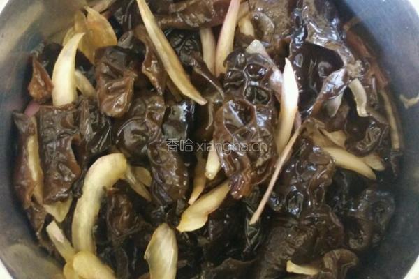 凉拌葱头木耳的做法图解4