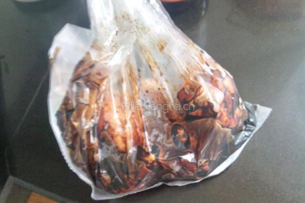 微波炉酱油烤小鸡腿的做法图解3