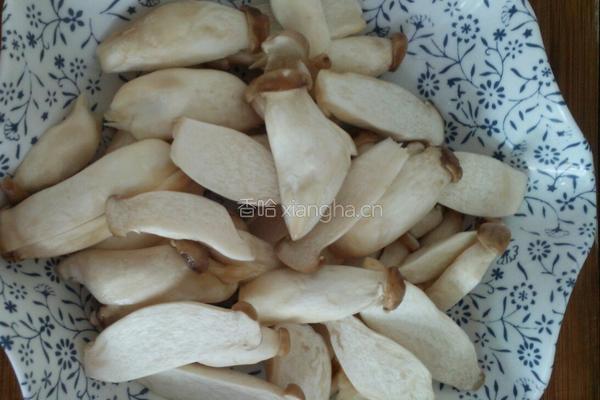 菇蕾炒肉的做法图解1