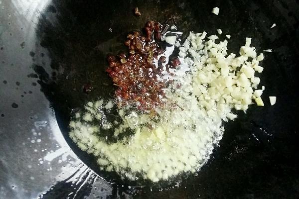 爆炒麻辣鸭肠的做法图解5
