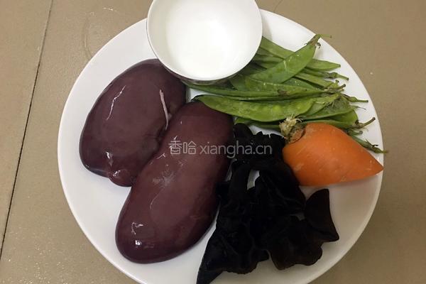 猪腰炒胡萝卜的做法图解1