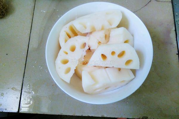 大骨莲藕汤的做法图解1