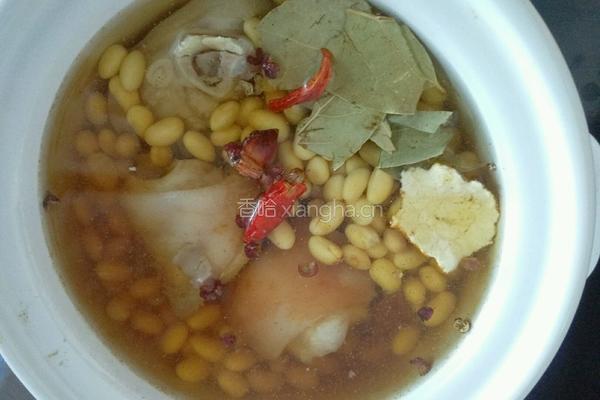 黄豆炖猪蹄的做法图解8