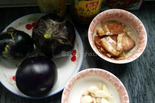 猪肉蒜末烧茄子的做法图解1