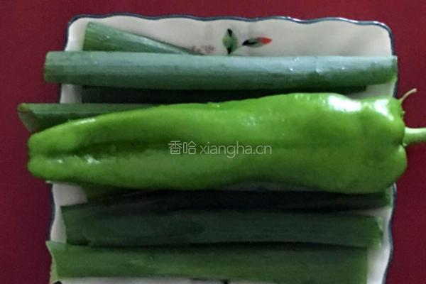农家菜辣椒鸡蛋焖子（也叫鸡蛋酱）拌茄子土豆的做法图解2