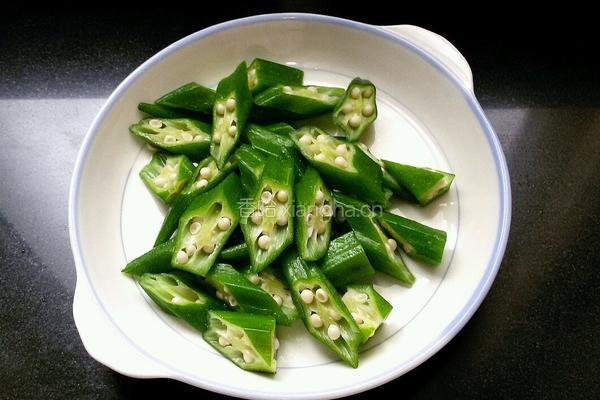 秋葵炒肉片的做法图解5