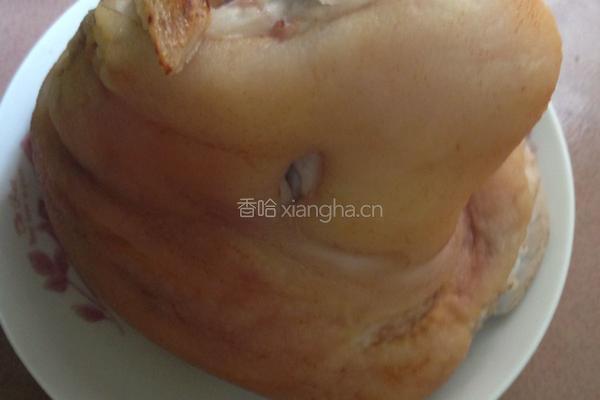 卤猪肘的做法图解2