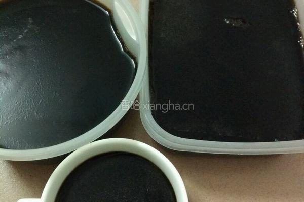 蜂蜜汁龟苓膏的做法图解6